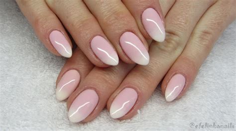 Je univerzální, tím pádem vytvrdne v led iv uv lampě. baseveheinails: Cieniowany french - Babyboomer nails