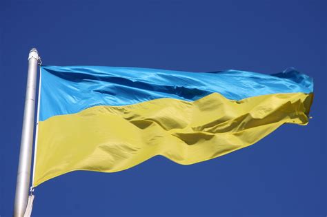 23 серпня відзначають одразу кілька свят. Вітаємо по-українськи: З Днем Державного Прапора України