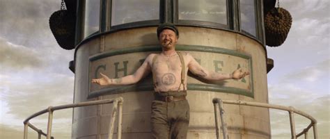 Ao invés de envelhecer com o passar do tempo, button rejuvenesce. Jared Harris in un'immagine del film Il curioso caso di Benjamin Button: 100527 - Movieplayer.it