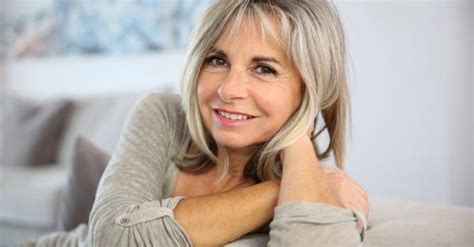 Une femme de 50 ans et plus devrait adopter un look dynamique et élégant qui met en valeur sa morphologie. Maigrir après 50 ans : Comment perdre du poids en ...