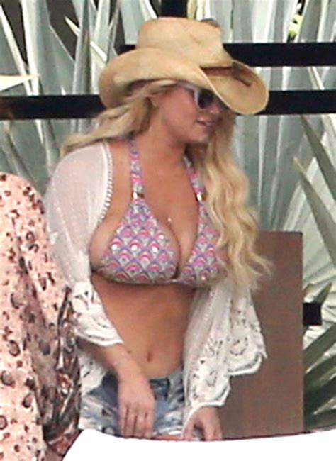 Peter und cranmire family guy prostituiert. Jessica Simpson In Bikini At A Hotel In Cabo San Lucas ...