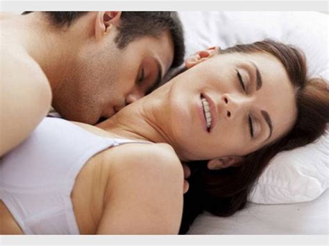 Man and woman in the bedroom at night. تعرف على أكثر الأماكن إثارة في جسم المرأة | Ra2ed