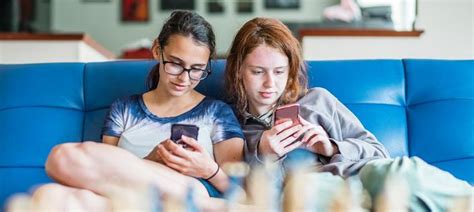 Pubblicare le foto dei propri figli minorenni sui social network, giusto o questione di privacy senza entrare nel merito sull'opportunità del pubblicare sui social le foto dei propri figli bambini, è indubbia la necessità di. Adolescenti e social, come li utilizzano, pro e contro ...