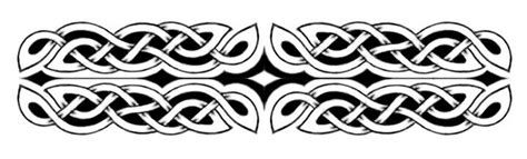 Here's a little bit of celtic (?) knotwork, a band with a repeatable pattern. Celtic (met afbeeldingen) | Armband tatoeage, Tatoeage ...