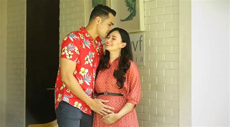 Berita bahagia itu sendiri didapat dari anak yang telah lama dinantikan oleh asmirandah dan jonas itu, lahir dengan berat 3,34. Berencana Lahiran Normal, Asmirandah dan Jonas Rivanno ...