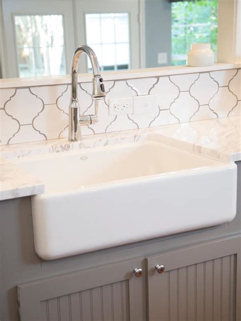 While farmhouse fixer marks jonathan knight's first hgtv series, he's far from a television neophyte. White Farmhouse Sink With White Moroccan Tile Backplash | HGTV