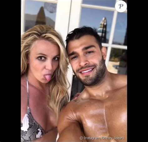 How's it gonna go? avoiding the question, sam, who has been dating britney since the pair met on the set of her slumber party video, commented: Britney Spears : Chorégraphie en bikini avec son chéri Sam ...