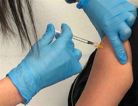 In loro assenza le persone non potranno essere vaccinate. Prenotazione vaccini, Prociv contro iniziativa Comune ...