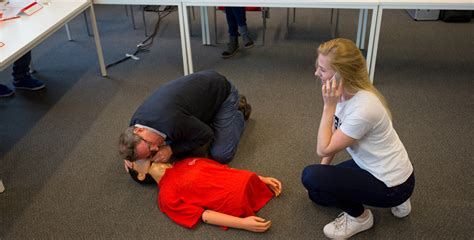 De training heeft als doel om mensen te leren levens te redden. Reanimatie/AED Archieven - 101BHV.nl