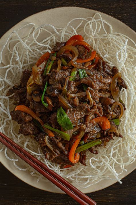 Cook and break down beef until there's no moisture and beef is crispy, about 8 to 10 minutes. Mongolian Noodles Recipes With Ground Beef : Mongolian Beef And Broccoli With Noodles Creme De ...
