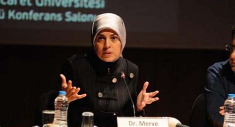Mariam kavakçı hükümete yakın medyada 'konuşma dili patoloğu' ve 'iş kadını' olarak tanıtılıyor. Liyakat tartışmasına yeni halka: Merve Kavakçı'nın diğer ...