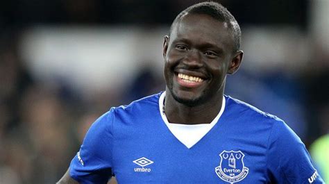 He is known for his pace, strength and high work rate. Oumar Niasse niespodziewanym bohaterem Evertonu ...