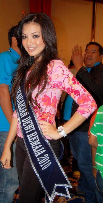 Dewi remaja (miss teen malaysia) is a beauty contest organized by the remaja magazine (youth magazine) owned by the karangkraf group. Gambar Neelofa ketika menjadi Juara Dewi Remaja 2010