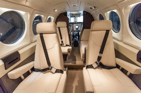 De promax 200 is een volledig automatische acculader en druppellader in één en kan daarom permanent aan de. Beech King Air 200 Paint Interior - Upper Valley Aviation