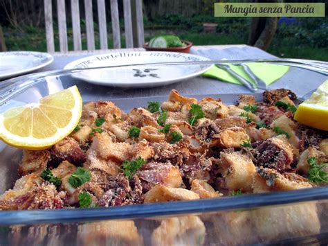 Non dimenticate di prestare attenzione al condimento, ricoprendo tutti i calamari così da ottenere un prodotto croccante e dorato in maniera uniforme. Calamari gratinati al forno light, Mangia senza Pancia ...