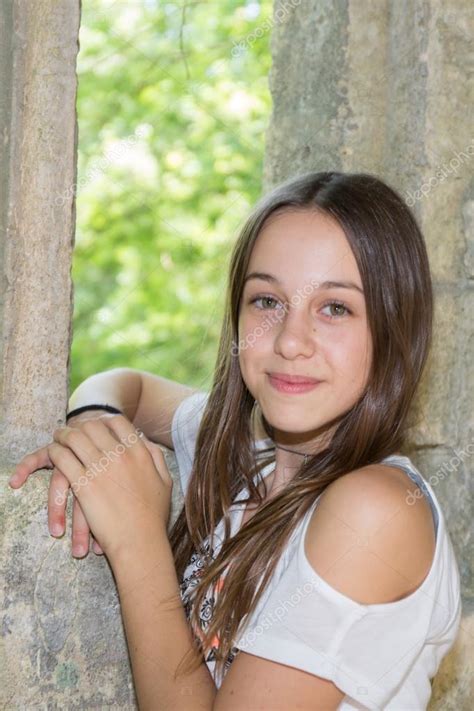 Geiler fick mit teen im strandkorb. junges Mädchen — Stockfoto © sylv1rob1 #79284726