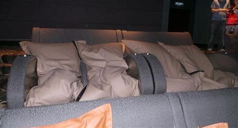 Siap ada hantu sadako, the bride dan carrie menyorok di dalam suasana suram. TGV Beanieplex - Panggung Wayang Bantal - 10 Gambar