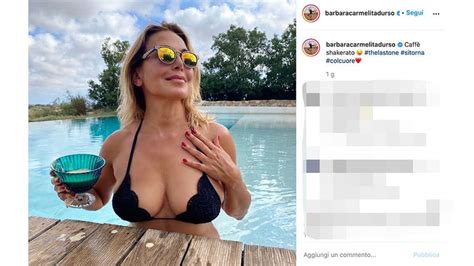 E la cosa che ci rende orgogliosi è che noi abbiamo tanta pubblicità, scrive la d'urso. Barbara d'Urso, via il bikini: il messaggio ai fan