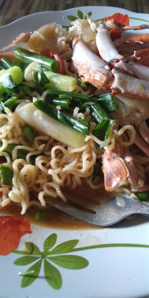 Restoran mee udang ketam sempoi diraja menyajikan pelbagai jenis masakan seafood yang terdiri daripada bermacam jenis ketam, udang dan ikan yang segar. namakucella: MAGGI KETAM