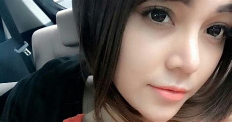 Dina diam saja, demikian juga aku, sementara itu film semakin bertambah panas, tapi dina tidak melepaskan genggamannya. Berawal Ketika Bertemu Di Stasiun Kereta ~ Cerita Sex ...