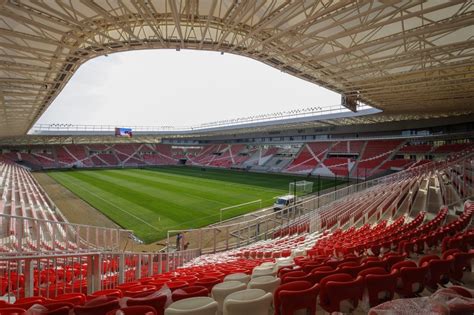 O dvtk stadion é um estádio polivalente em miskolc, hungria. A diósgyőri DVTK-Stadion - Calsom