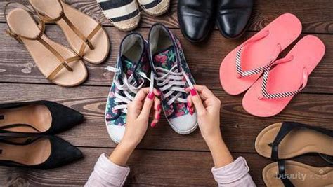 Moga2 thread ini bisa sangat bermanfaat bagi semua. Sepatu atau Sandal? Simak Panduan Pilih Alas Kaki Terbaik ...