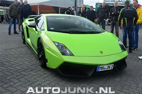 La gallardo superleggera edizione tecnica mostra un design elegante e sofisticato, ispirato alle auto da corsa del campionato super trofeo. Lamborghini Gallardo LP570-4 Superleggera foto's ...