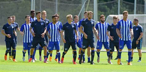 A print of the map of berlin appears on the bottom left front of the jersey. Hertha BSC 15-16 Trikots veröffentlicht - Nur Fussball