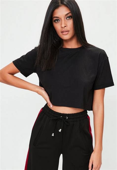 Crop tops were the in thing during the 90s. Crop top noir à manches retournées | Missguided