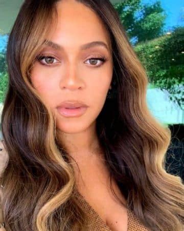Beyoncé was honored with the humanitarian award at the 20th annual bet awards. Beyoncé: sa mère Tina Knowles surprise par la taille de ...