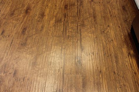 Hardwood flooring is available in many different structures, profile types and finishes. Vinyl Plank Flooring Vs Laminate Hardwood | Vinyl Plank ...