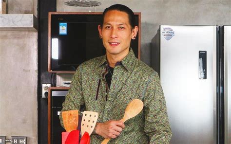 Berbicara masalah sambal matah, chef juna menciptakan resep ayam gores sambal matah khas bali, loh. Chef Juna Main Kuda-Kudaan Bak Anak Kecil, Netizen ...
