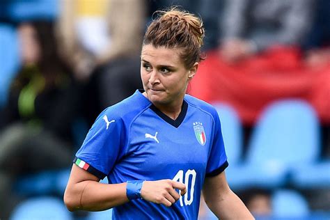 Cristiana girelli is 30 years old (23/04/1990) and he is 175cm tall. Chi è Cristiana Girelli, attaccante della Nazionale femminile di calcio