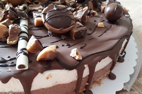 Toffifee kuchen, einfache torten rezept, einfache kuchen rezept, hochzeit, geburtstag , valentinstag, muttertag, jahrestag hallo ihr lieben, heute habe ich einen super leckeren toffifee käsekuchen für euch. Toffifee-Torte | Rezept | Toffifee torte, Backparty, Toffifee