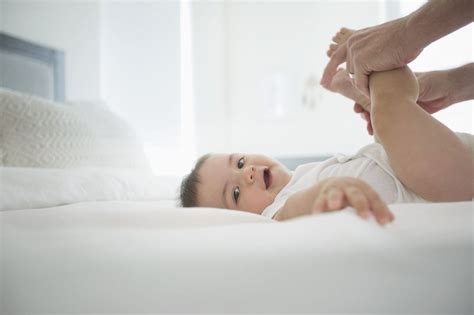 Terdapat beberapa jenis ruam kulit yang sering dialami bayi. Ruam Popok Bayi, Ketahui Jenis, Penyebab, dan Cara ...
