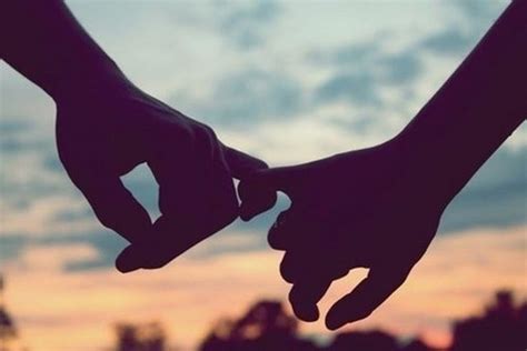 10 foto gandengan tangan romantis ini bakal bikin kamu iri setengah mati!.ngeliat truk gandengan aja iri, apalagi ngeliat ada pasangan baru jadian gandengan? Foto Orang Pacaran Pegangan Tangan - kulo Art