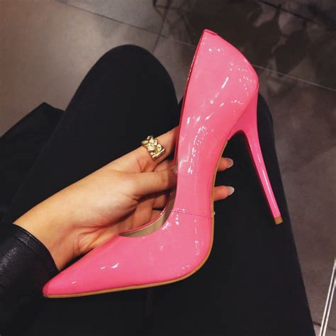 Kredit umožní i stahování neomezenou. Pin by chel$ea 👑 on Get on my FEET | Heels, Pink heels ...