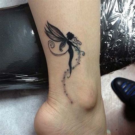 Bir kedi lütuf ve güzelliği vurguluyor. Kadın Ayak Bileği Dövmeleri / Woman Ankle Tattoos ...