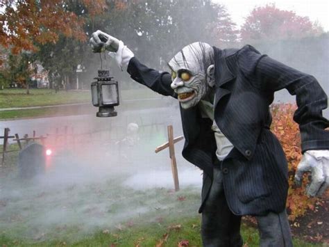 Maybe you would like to learn more about one of these? Great Halloween Front Yard Decorations (30 pics)