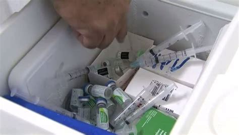 Se, porventura, não houver vagas disponíveis, os utentes podem optar por ficar em lista de espera naquele ponto de vacinação ou escolher uma data, noutro ponto de vacinação, refere a. Agendamento de vacinação contra gripe é obrigatório em ...