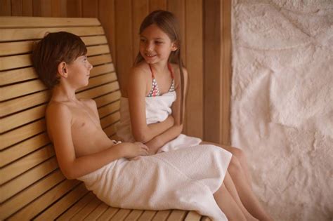 Von lauwarm bis kochend heiß zeigt sich dann der kleine kinderkörper und lässt die eltern besorgt zum. Sauna mit Kindern: Ab wann & wie lange ist Kindersauna gut?