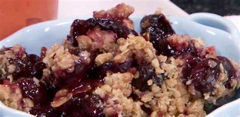 Spoon 1/3 of cream cheese filling over cake, and top with 1/3 of pie filling. Sweet Black Cherry Crisp by Paula Deen in 2020 | Cherry ...