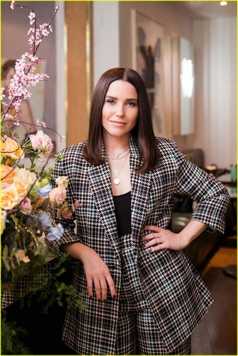 A good dinner party brings people together through storytelling, and serves as a conduit to conversation. Sophia Bush Celebrates Her New Podcast with a Dinner Party ...