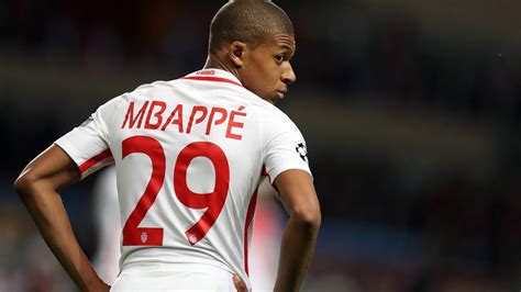 Born in 1998, kylian mbappe became the youngest french goalkeeper at the fifa world cup, scoring a goal against peru in 2018 world cup in russia. Kylian Mbappé über Borussia Dortmund, Zinedine Zidane ...