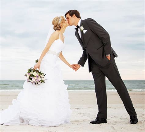 Explore our 11 versatile meeting venues, which combine for 7,500 square feet of contemporary space. Clearwater Beach Weddings | Deals | Wyndham Grand ...