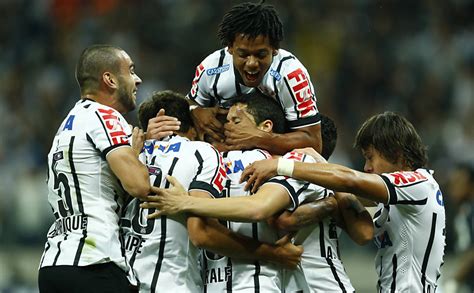 Escalação, fotos, vídeos e lances da partida. Corinthians x Bragantino - 08/04/2019 - Esporte ...