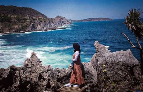 Siapa yang tidak tahu makanan khas jogja yang ini. Pantai Nglambor, Wisata Asik Di Gunung Kidul Jogja - fankymedia