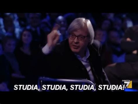 I ragazzi vogliono sentirsi dire 'capra'. Sgarbi capra gif 4 » GIF Images Download