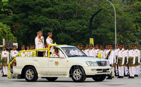 Buat julung kalinya dalam sejarah tentera darat (td), acara pemakaian lencana formasi taktikal kepada pemerintah formasi serta penyerahan skrol replika lambang formasi taktikal turut diadakan. Agong cemar duli berangkat ke Istiadat Mengarak Panji ...