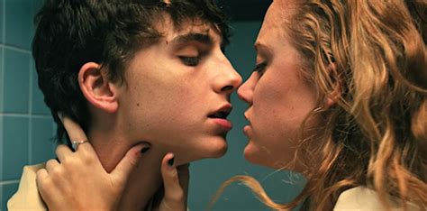 Auf allen geräten und ohne vertragsbindung. Hot Summer Nights Trailer - Timothée Chalamet Is an '80s ...